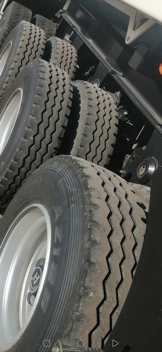 للبيع عربانه عبدالله جوهر موديل ٢٥ ذرعه٤٢ متر ٤محور للاستفسار ***********
