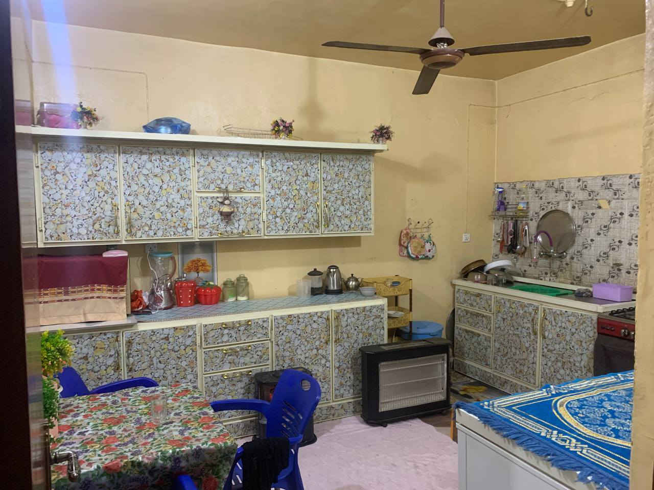 سلام عليكم ورحمة الله وبركاتة بيت البيع مساحه 200متر قرب جامع اسما الله الحسنى الكاطون السعر خابر ودلل الرقم ***********
