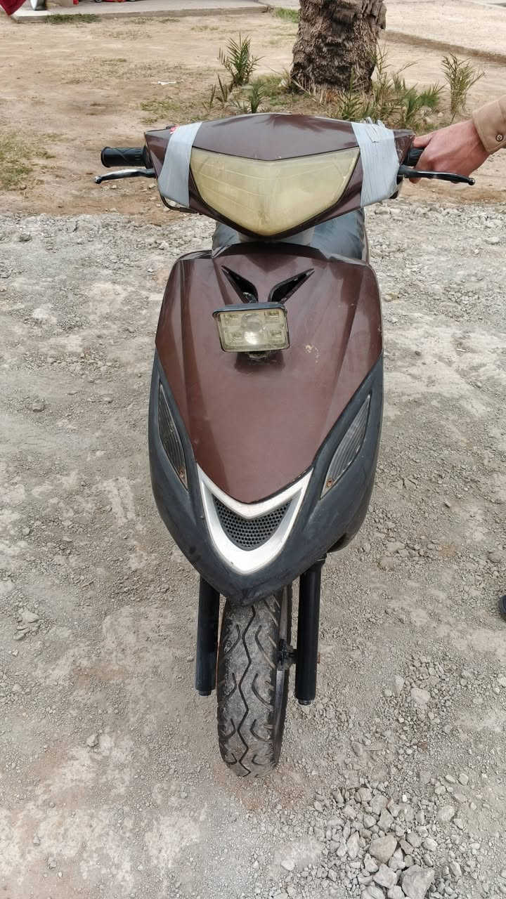 السلام عليكم دراجه  للبيع ماكس ثعلب
نظيفه صارله يومين مجفته تايرات جديدة كهربائيات شغاله 
***********
