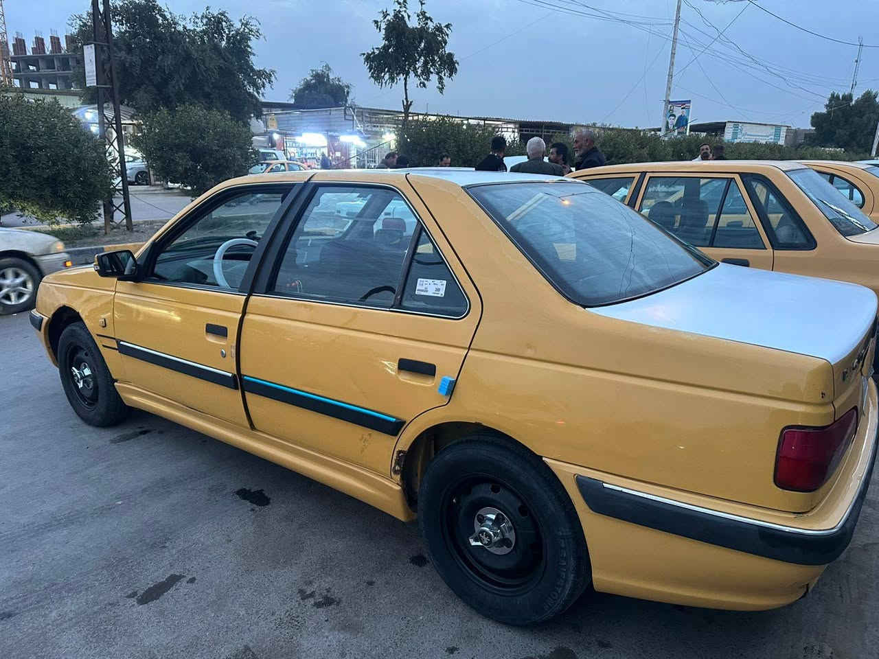 بيجو بارص ٢٠١٥ بيها ضربه قبق جنط ع بارد والباقي مكفول سنويه ب اسمي جديده سعر ٤٥ وبيها مجال قليل ***********
