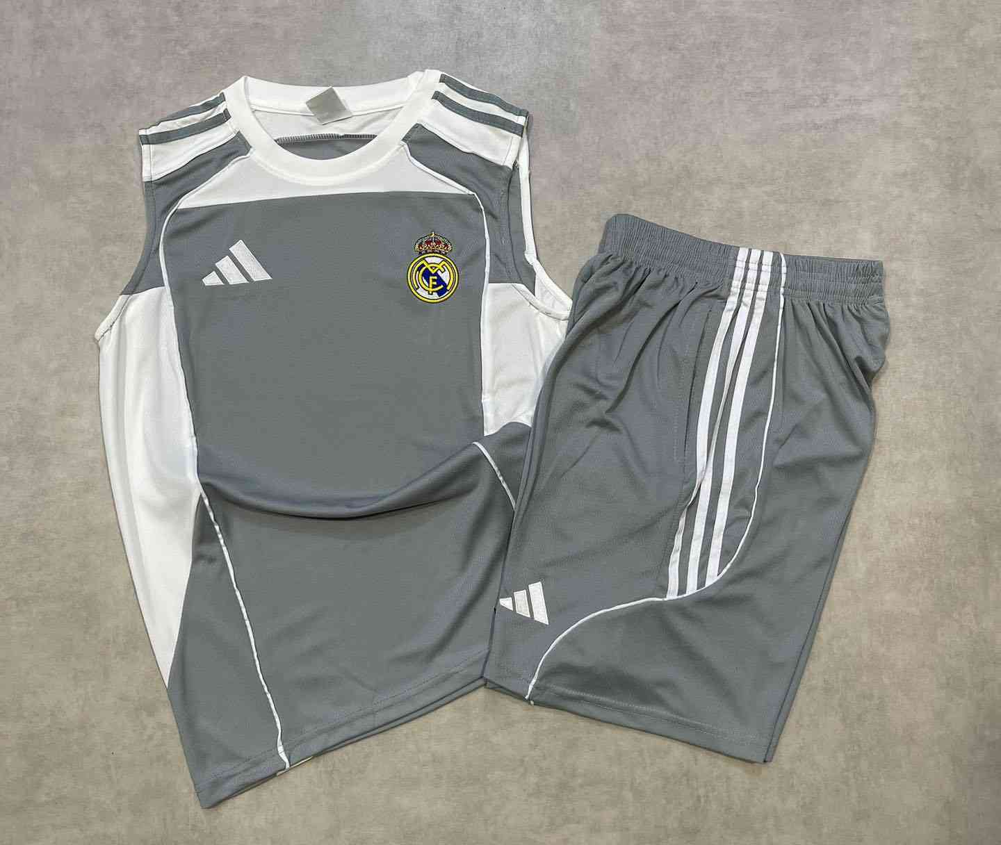 كيمونة وبرمودة سحاب اصدار 2026 
تايلندي الاصلي ✅
السعر 15 الف 
بغداد المعامل البستان مجاور مطعم اوراس 
متوفر توصيل لجميع المحافظات


**إذا كنت صاحب هذا الإعلان وتريد حذفه لأي سبب، رجاءا أرسل رسالة إلى الدعم الفني**