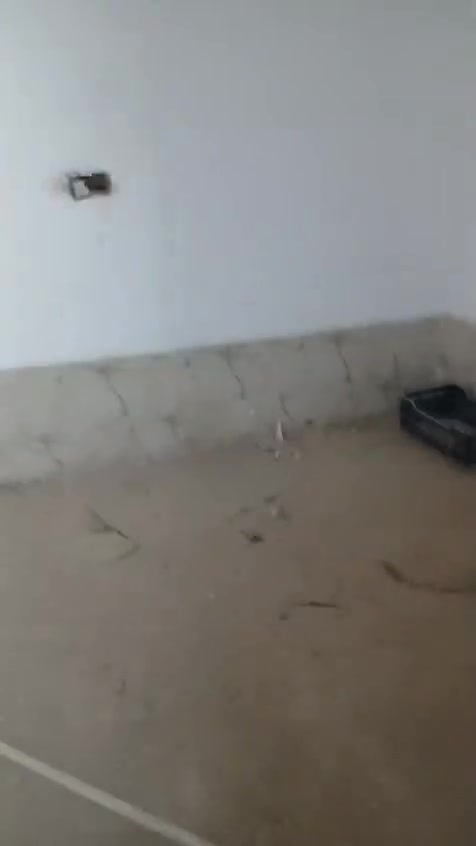 بيت للبيع مع محلات اثنين في في منطقه الخاص حي العرب على شارع الخاص الرئيسي يحتوي 3 غرف واحده غير مسكوفه وهول كبير ومطبخ وصحيات ..سعر البيت مع المحلات 55 وبيها مجال اتصال ***********...***********
