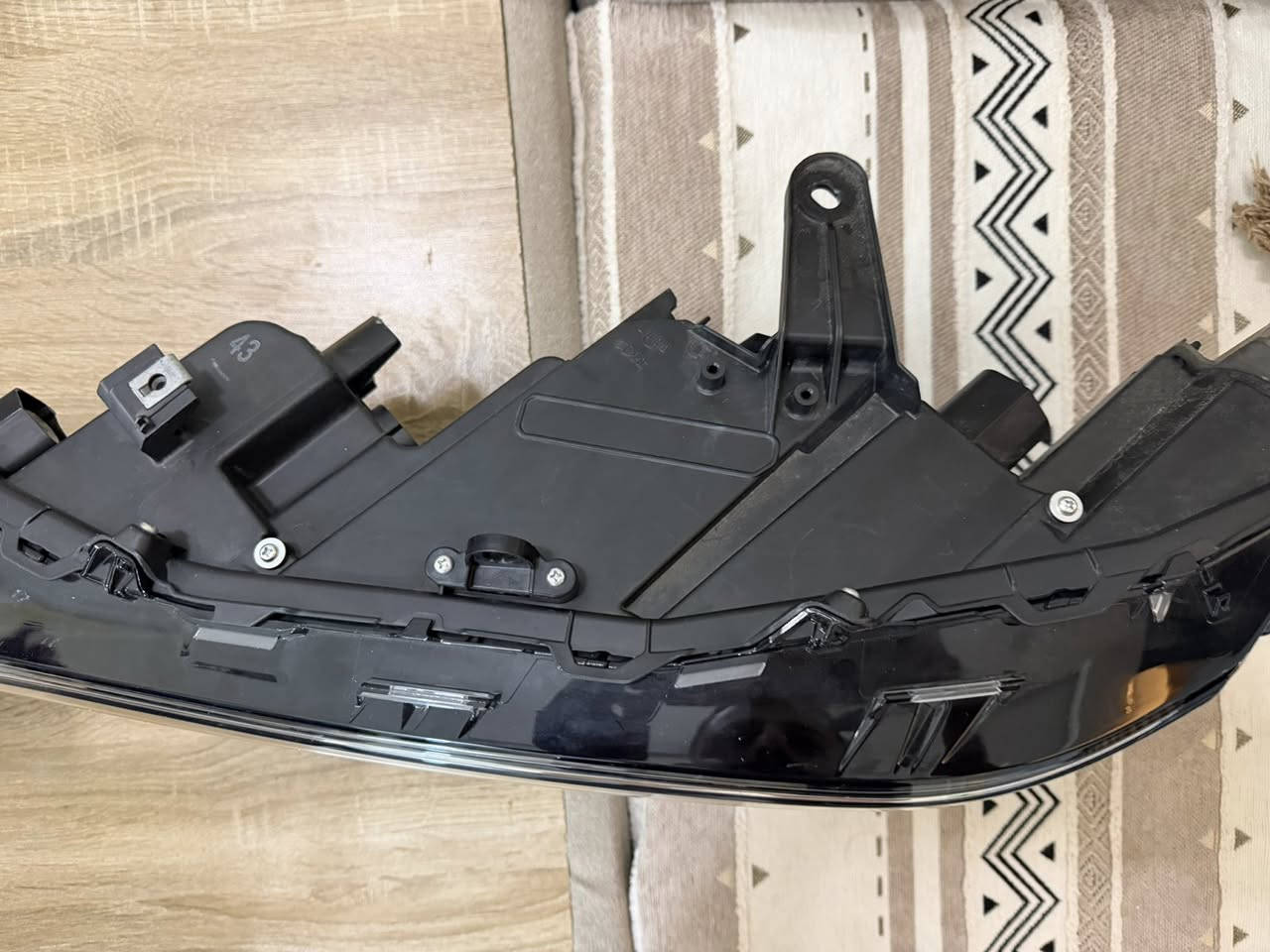 السلام عليكم ورحمة الله وبركاته
زوج لايت تويوتا كراون 2023-2026 XLE 
عدسة وحده امريكي تفصيخ شرط التشغيل
*اليسار نضيف 100‎%‎ 
* اليمين بي تصليح بالضهر فقط 
***********
***********
