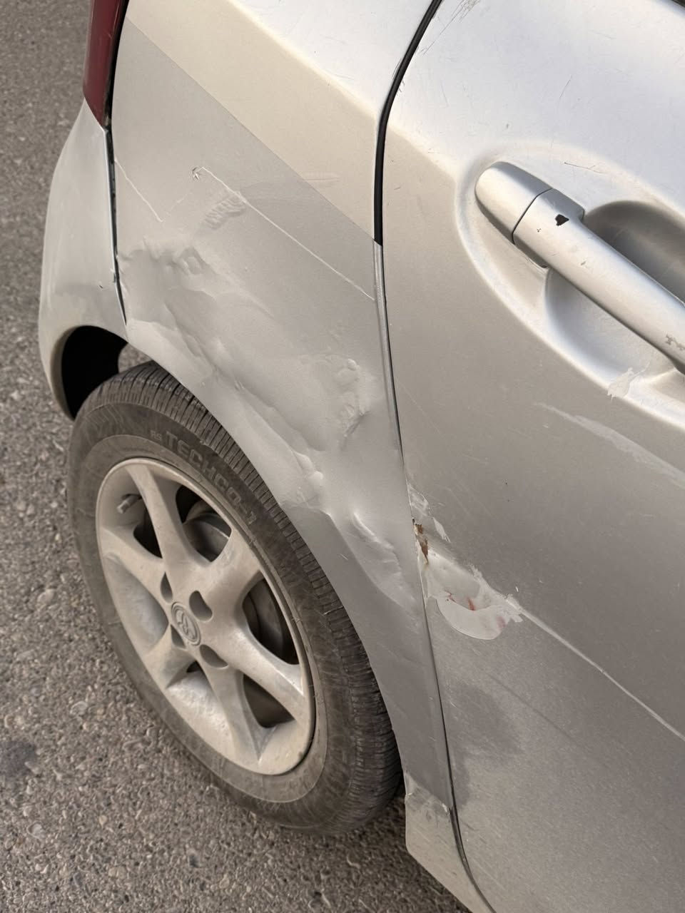 يارس 2006 مه رخوب جام كاره باى قفل مه ركه زي گير و مه كينن به شه رت تازه پيشي داگيراوه ٤ پارچه و يه ك دوو په له ى هه يه من به حيزام ئه ي فروشم پيشو پشتى كه پسه نرخى 58 وه ره قه و معامه له يه كي كه م 
تايه ي مانگيكه بو كراوه 

سه ياره كه به شه رتي ئه وليات و دارو به رد به س ساحيبي له ئه وروپايه ئه بيت بوستي تا يه ته وه 
ته حويلى ئه كات بوت به س پيويسته پشودريژبي 
له گه لي لە بەر ئەوەش بەو سعرانەیە ئەگینا مالی ئەو پارەیە نیە


**إذا كنت صاحب هذا الإعلان وتريد حذفه لأي سبب، رجاءا أرسل رسالة إلى الدعم الفني**