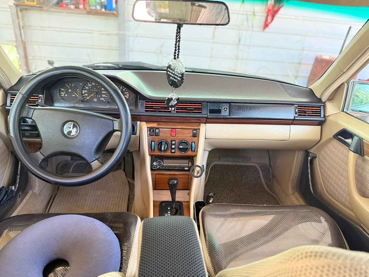 السلام عليكم ورحمة الله وبركاته 
للبيع مارسدس دب موديل ٩٢ بلادية 
السعر المطلوب ٧٠ ورقة 
سيارة جاهزة من كلشي تبريد وحداديه وادامه وكهربائيات 
ماتصرف عليها اي شي مكان السيارة كربلاء الهندية 
*********** 
اتصل وبيك خير وتدلل
