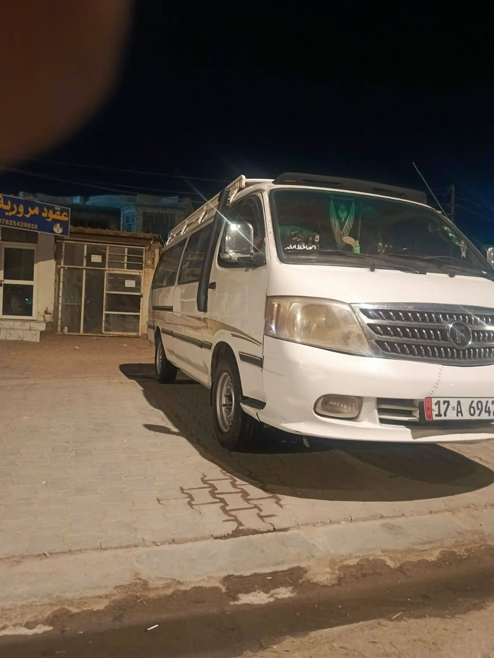 السلام عليكم فاتون للبيع مديل ١٤ سياره مكفوله من الضربه بس بيهه دحجات بصيطه كير مكينه اكسن مكفولات حداديه جديده توني مسويهه سياره حلوه توني مصفرهه هيئه ومرور مكان السياره نجف السعر خاص رقمي ***********

