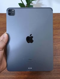 آيباد آبل برو موديل 2020 حجم 11 أنج  ذاكرة 256   نظافة 99%  البطارية 9...