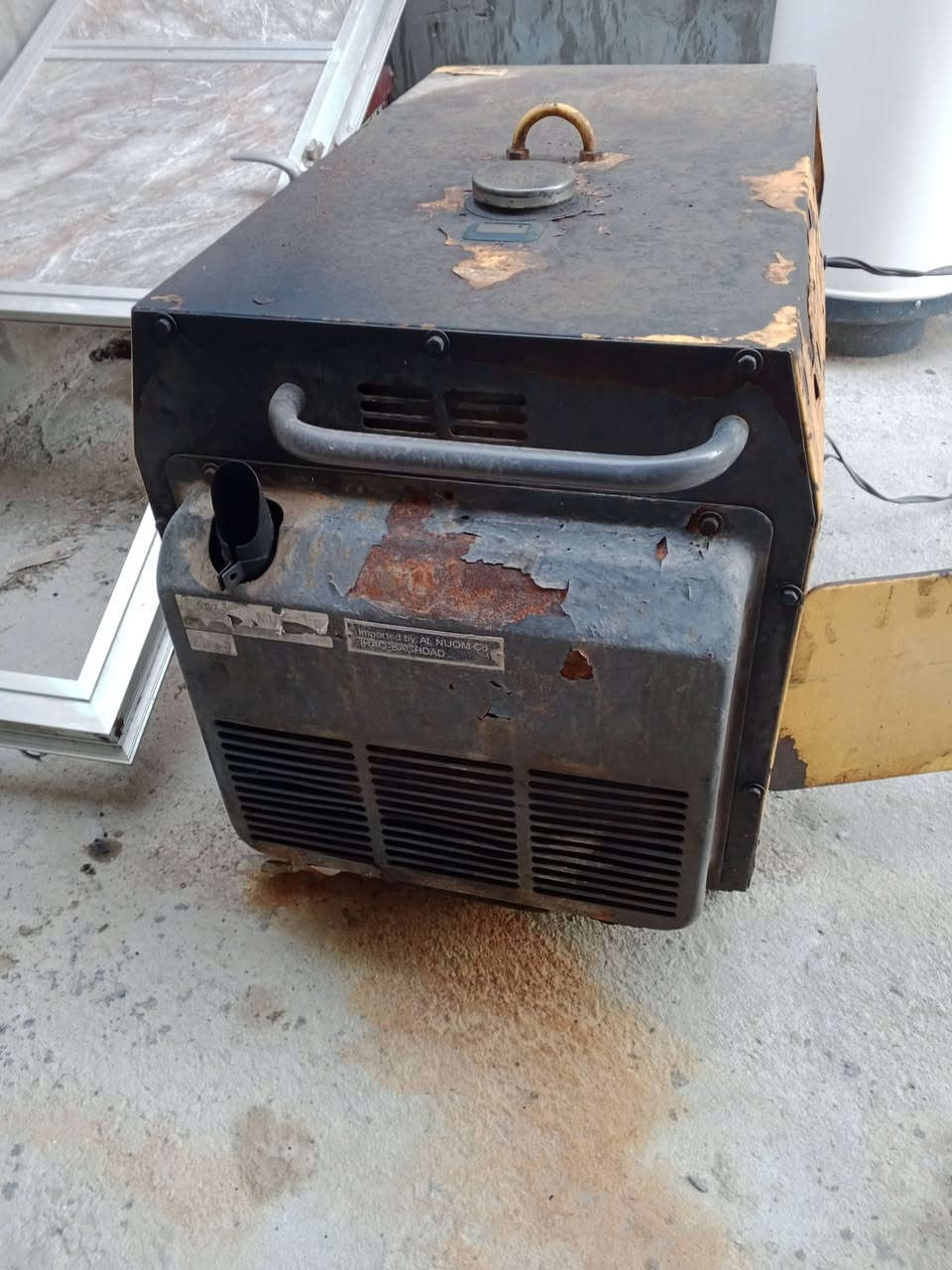 السلام عليكم مولده نضيفه خمسه كيفي للبيع 600وبيه مجال المكان بابل شارع 80يم الساده البخطه الشراي يتصل على الرقم ***********
