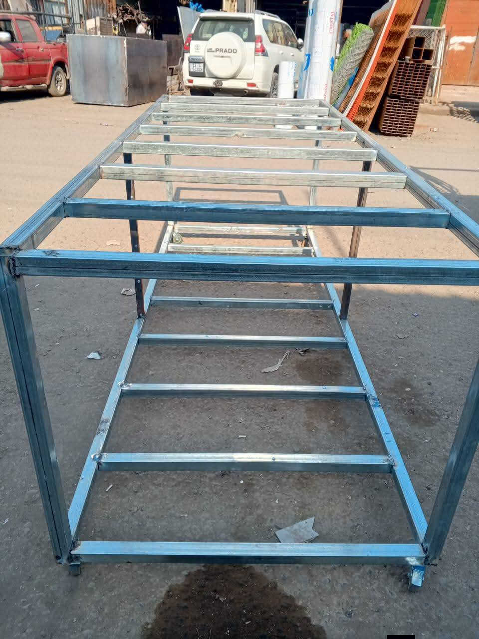 عربانه تفصال جديدة ممستخدمه للبيع سعرها 150قفل طولها2ونص وعرضها 1متر وارتفاعها 1متر مكانها البياع الاشارة
***********
