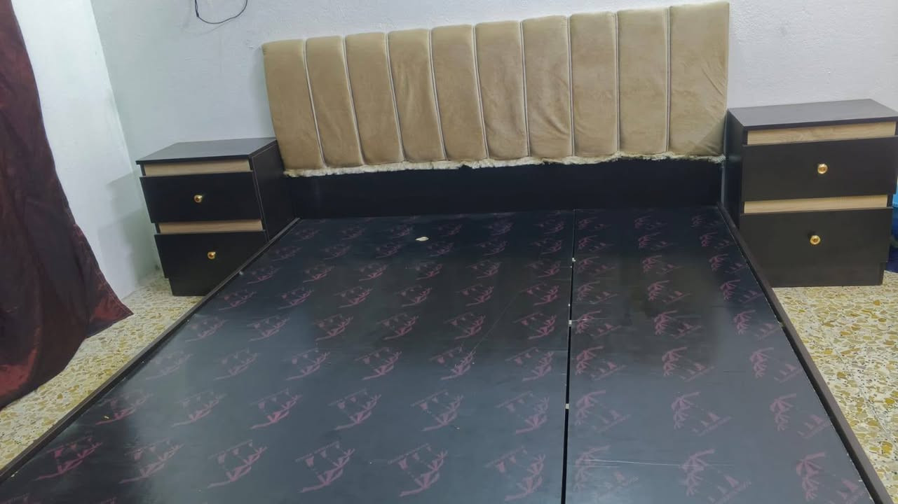 السلام عليكم غرفه للبيع سبع قطع أريدها بسعرها500وبيهامجال بسيط ممستعمله الله شاهد ***********
