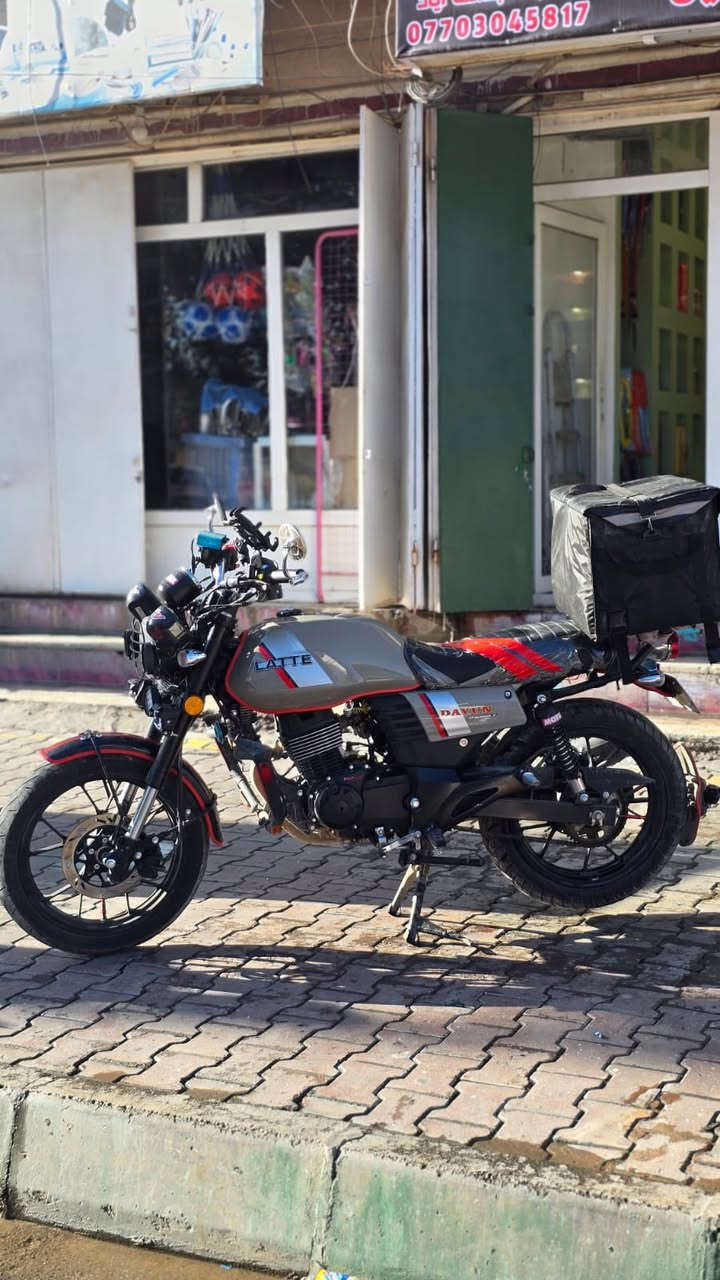 دراجه دايوان لايتي موديل 2025 الدراجه معروفه انضف لايتي ابتكريت كامله ما ناقصها برغي مرتبه ونشاطها خير من الله السعر قفل مليونين ونص قفل ما بيها مجال
***********
