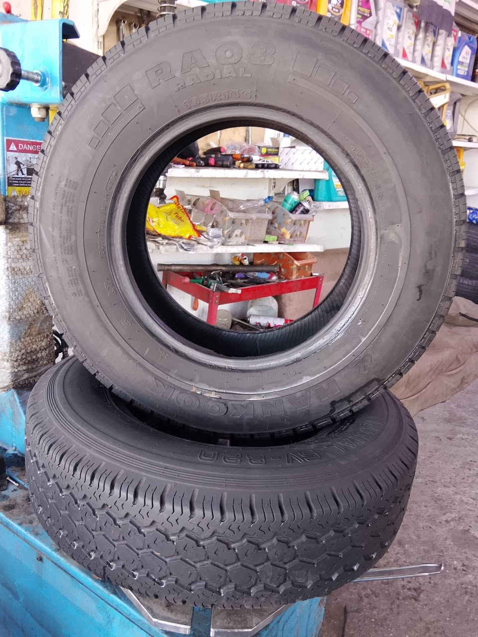 195/R14باله ياباني نضافه فول سعر الزوج 75الف معه الشد موقع المحل شعب شارع اسواق المركزيه قرب كليه الامام الكاضم 
*********** ابو مرتضى 
*********** ابو ايليا
