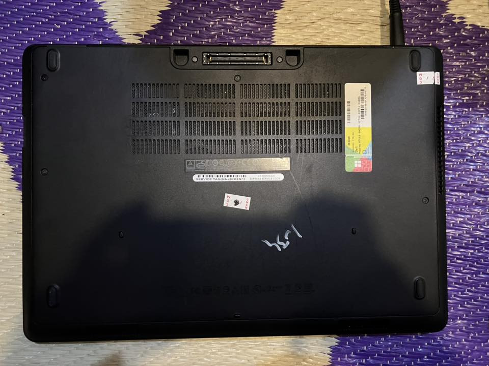 لابتوت حجم الشاشه (14)
السعر 275 
هاتف ***********
المواصات بلصور  لابتوب كلش نضيف
