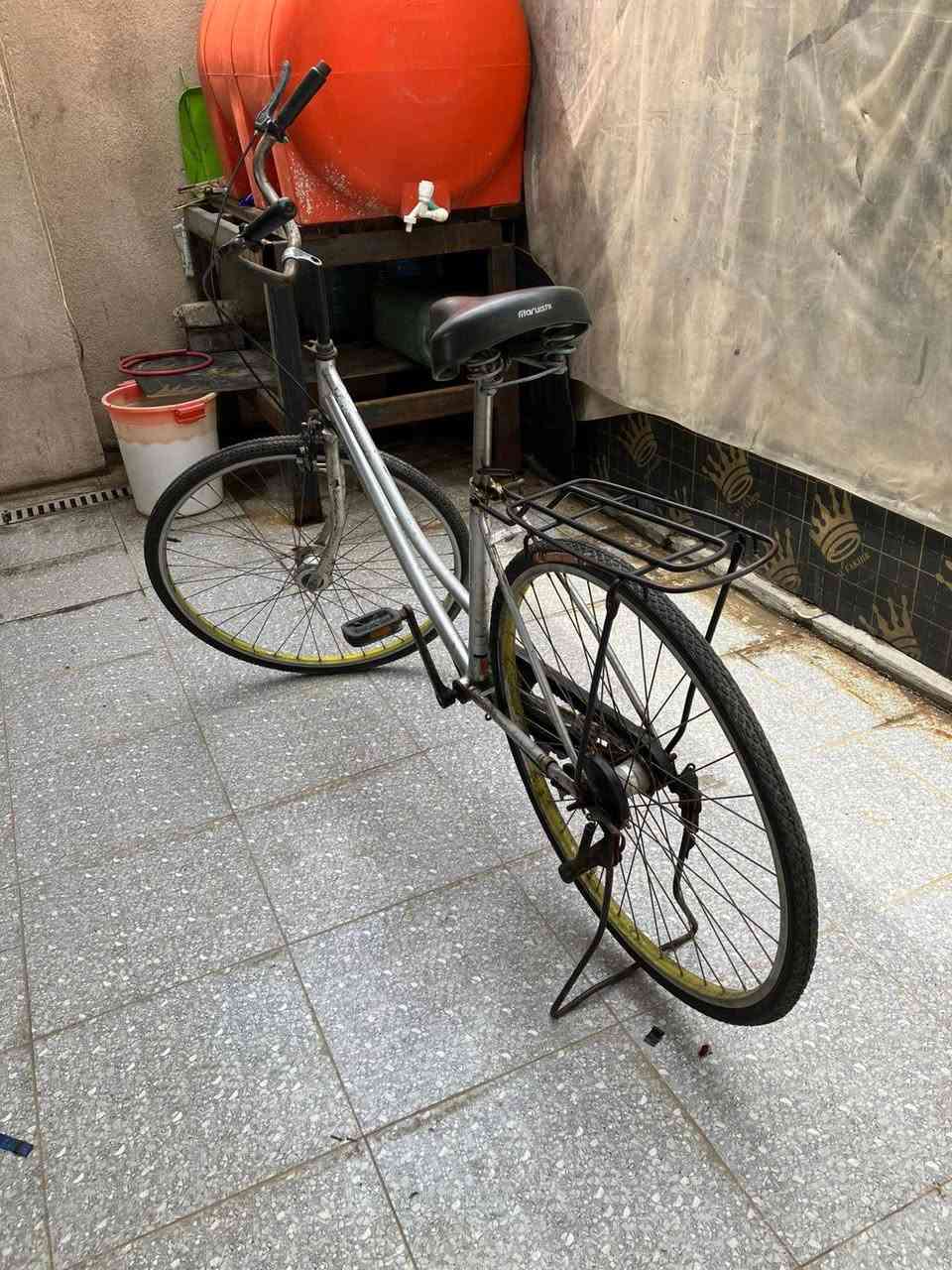 سلام عليكم 
اخوان بايسكل سياحي حجم 27 ومعمر وعدل العطل او الاشياء الخربانه بي بس الدسك مال بريك الوره وبايسكل عدل شوفت عينك لا تدخلي خاص اذا ما تباوع للصور ول فيديو  . 
سعر البايسكل 85
وبي مجال 
حياكم الله
العنوان بصره-الاصمعي الجديد قرب جامع السهلاني رقم الهاتف ***********
