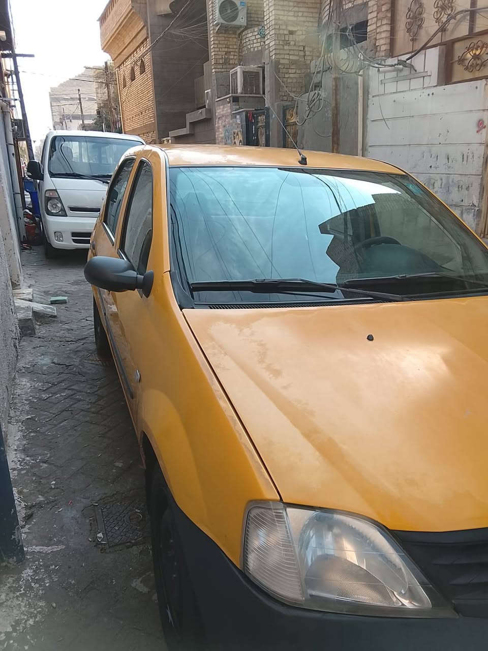 السلام عليكم رينو 13مكفولة بيهة بس باب السدر مصبوغ سيارة جديدة مصفرة هية وغرامات  بسمي تحويل ثاني يوم سدر مامي خلفي جديد 45 وبيها مجال مكاني بغداد مدينة الصدر ***********
