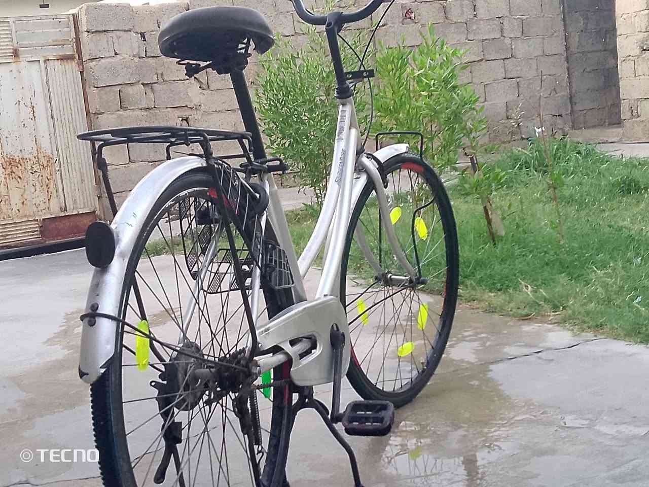 للبيع
بايسكل ياباني 
اللون رصاصي 
بريكات امامي وخلفي 
تايرات جدد
ستاند موبايل 
وياله جدد لون اسود 
النظافه 85٪
العنوان الانبار الفلوجه 
السعر ٨٠ الف
للتواصل واتس اب 
***********
