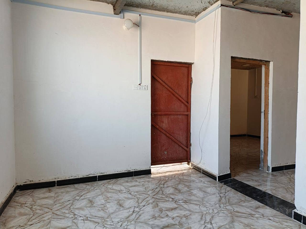بيت للايجار طابقين في ابي الخصيب حي العسكري قرب المحكمه شارع (ابو دلة)يتكون 2غرف وصاله وستقبال ومطبخ وحمام سعر300 استفسار ***********
