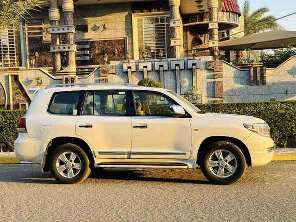 سلام عليكم ! بيع مستعجل 

لاندكروز 2009 رقم جديد وهزه جديده ب اسمي 

السعر :268 $ وبيه مجاااال 

اتصال : ***********

سياره كفاله عامه من صبغ تبديل وكير و محرك 

فول مواصفات 1/1 
بصمه
فتحه سقف 
شاشه جبيره 
تحكمات ستيرن 
تشغيل عن بعد 
دفدي بلا سقف 
7 راكب 
3قطع تبريد 
تخم تاير جديد
تبريد ثلج 

بغداد حي اور
