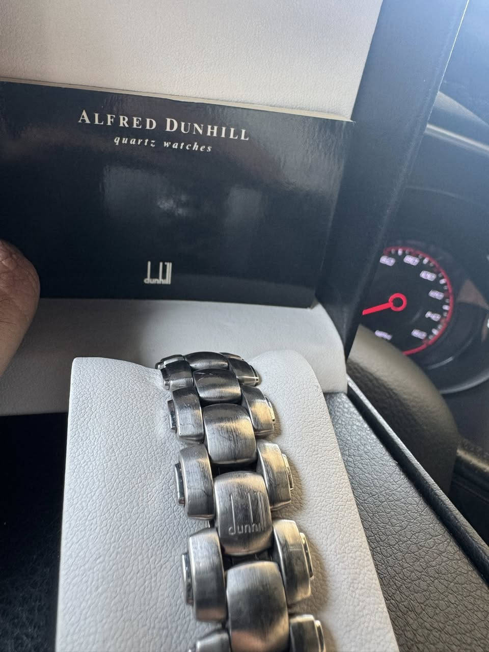 ⁨dunhill 
Made in Swiss 🇨🇭
دنهل سويسري اصلي وكالة مع وصل الشراء 
انتاج التسعينات 1990s
ارقام رومانية 
منفذ يومي
قطر مع الدكمة 33
نظام التشغيل كوارتز 🔋
الساعة نضافة  90%
السعر 125$ 
مكاني بغداد بوب الشام


**إذا كنت صاحب هذا الإعلان وتريد حذفه لأي سبب، رجاءا أرسل رسالة إلى الدعم الفني**