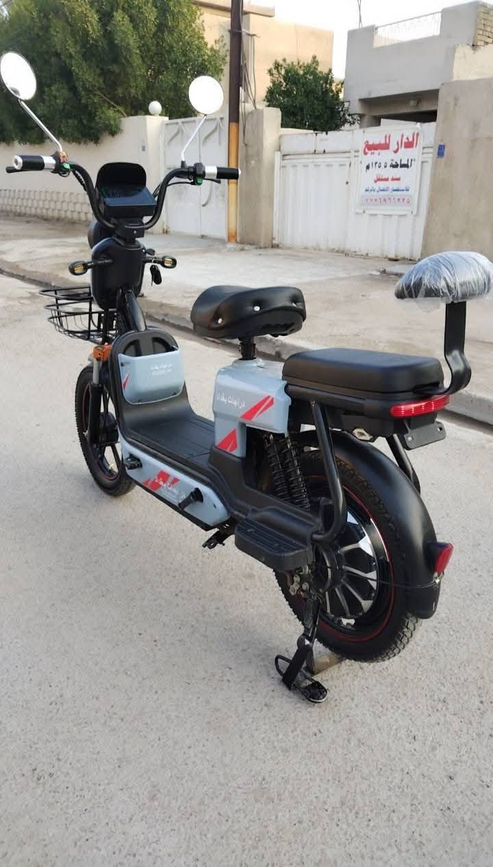 دراجه شحن نظيفه جدا مزوده ببطاريات ممتازه جدا قبل شهر شديتهن 5 عدد اشتريتهن 225000 الف جاهزه للبيع السعر 400  بغداد الامين لااستفار الاتصال على الرقم ***********
