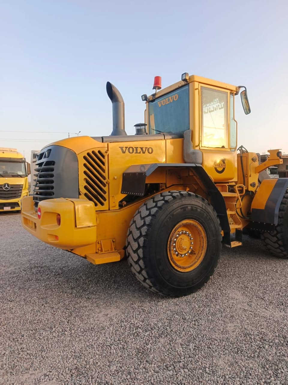 سلام عليكم للبيع شفل فالفو حجم 90LE انجكتر موديل 2003 رقم سليمانيه باسمي وشرط التحويل سنويته جديده جاهز مابيه كل نقص بس تبريده مايشتغل خابر ع الرقم مكلف بالنشر مكانه كركوك للاستفسار ***********سعر
