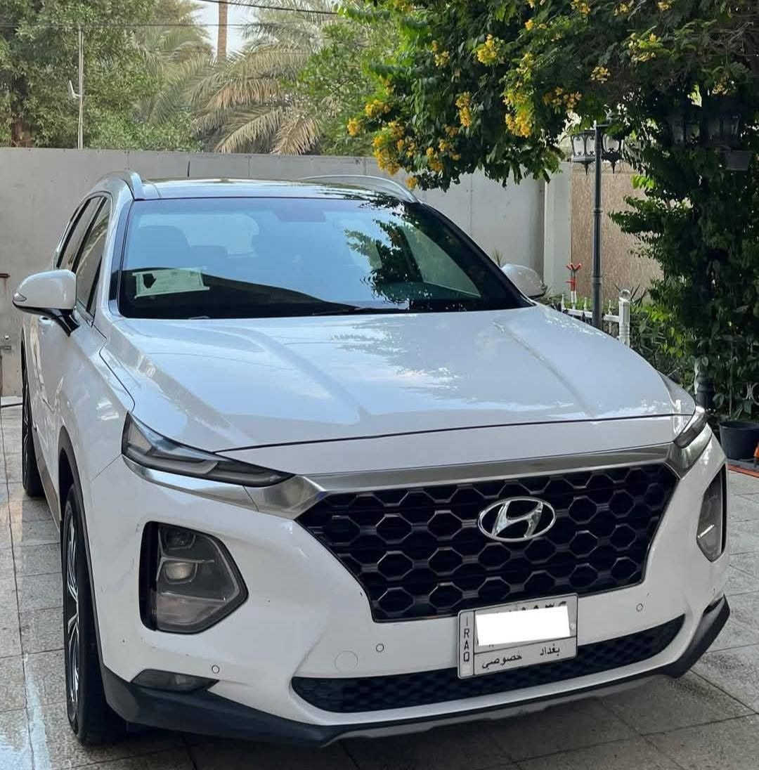 💎 هيونداي سنتافي 2019 - خليجي (فول مواصفات 1/1) 💎

✅ المواصفات والمحرك:
• الموديل: 2019.
• المحرك: 6 سلندر، حجم 3500 (HTRAC).
• نظام الدفع: 4WD (فور ويل) + دفلوك.
• المسافة المقطوعة:48 ألف كم فقط (حقيقي).
• وضعيات القيادة: 5 وضعيات متنوعة.
✅ حالة البودي (الكفالة):
• كفالة تامة: من الصبغ والبارد والتبديل.

✅ المواصفات الداخلية والراحة:
• الغرفة: جلد لون (جملي) + تدشيم كامل + التنتة (كنتارة بلادي).
• السعة: 7 راكب + تبريد 3 قطع.
• التحكم: بانوراما + كشنات أمامية كهرباء + مقاعد الصف الثاني (طي كهربائي).
• التكنولوجيا: شاشة تدعم (Apple CarPlay & Android Auto) + شاحن لاسلكي + كاميرا خلفية.
• المميزات: صندوك كهرباء + مري شفط + بردات خلفية بلادي + شفتات ستيرن + تحكم كامل.
✅ الإضافات والأمان:
• الحساسات: 4 أمامية + 4 خلفية.
• التحكم الذكي: بصمة أبواب + دخول ذكي + مثبت سرعة (كروس) + أوامر صوتية + هاند بريك كهربائي.
✅ التفاصيل القانونية والسعر:
• اللوحة: رقم بغداد.
• الملكية: باسمي (تحويل ثاني يوم مباشر)..
• المكان: بغداد  
السعر / 22.000$ 
للاتصال على الرقم ***********-
***********
