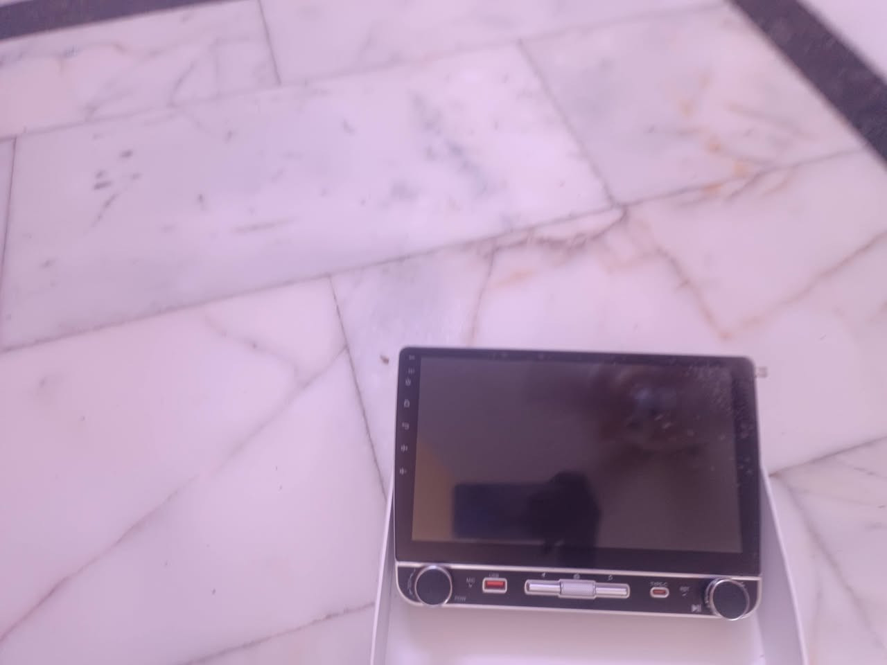 سلام عليكم شاشه جديده ما مستعمله كلش جديده الوانها حلوه
مكاني كربلاء 
سعر 100
***********
