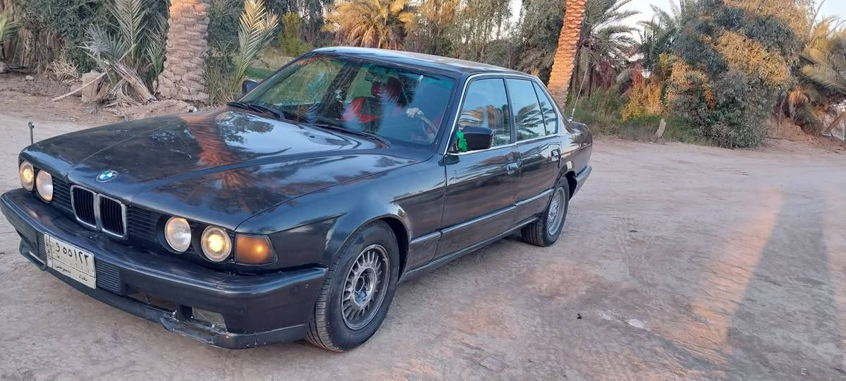 السلام عليكم...
بي ام نضيفه جدآ للبيع شرط التحويل موديل 1992 رقم بغداد،،
محرك وكير بالباكيت تبريد شغال تخم تاير شد جديد  مكفوله من الضربه،،مكان السياره بابل جبله، السعر ٤٣ للتواصل ***********
