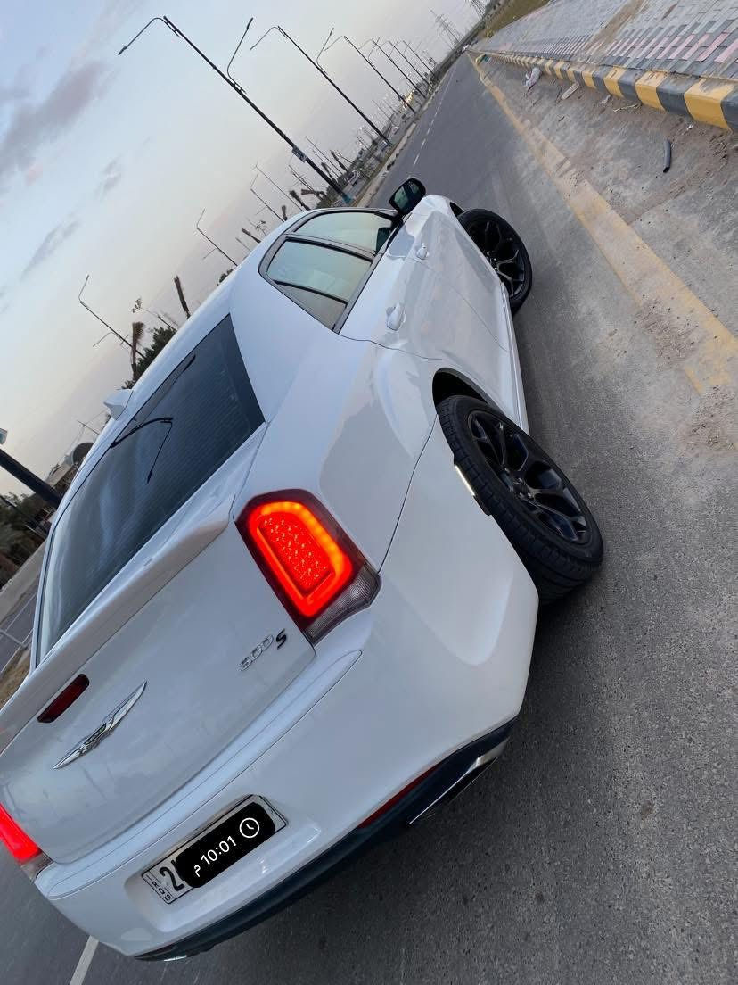 كلايسلر موديل 19 Sكندي  السياره ستعمال شخصي رقم دهوك ملاحضه شرط مداور حداديه كير محرك شرط السياره بيها باب الخلفي ربعه صبغ وبارد إصبع بل دور الخلفي باقي السياره كفاله مكان السياره نجف 260 وبيها مجال ***********
