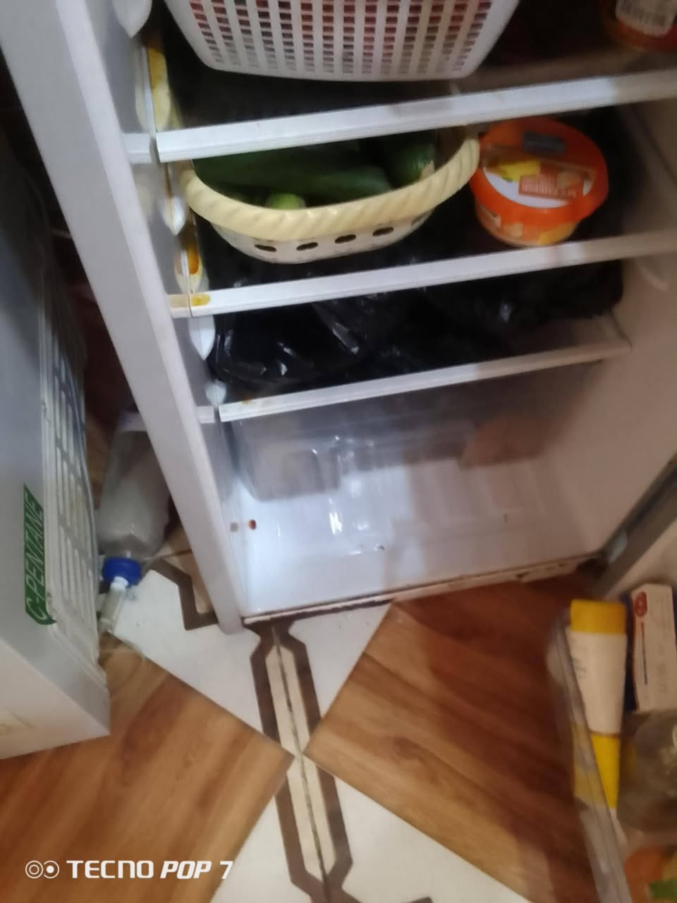 للبيع ثلاجه جديده  ثلج خير من الله 
مكانه زبيديه حي العسكري 

اتصل وبيك خير ودلل 
‏‪***********‬‏
