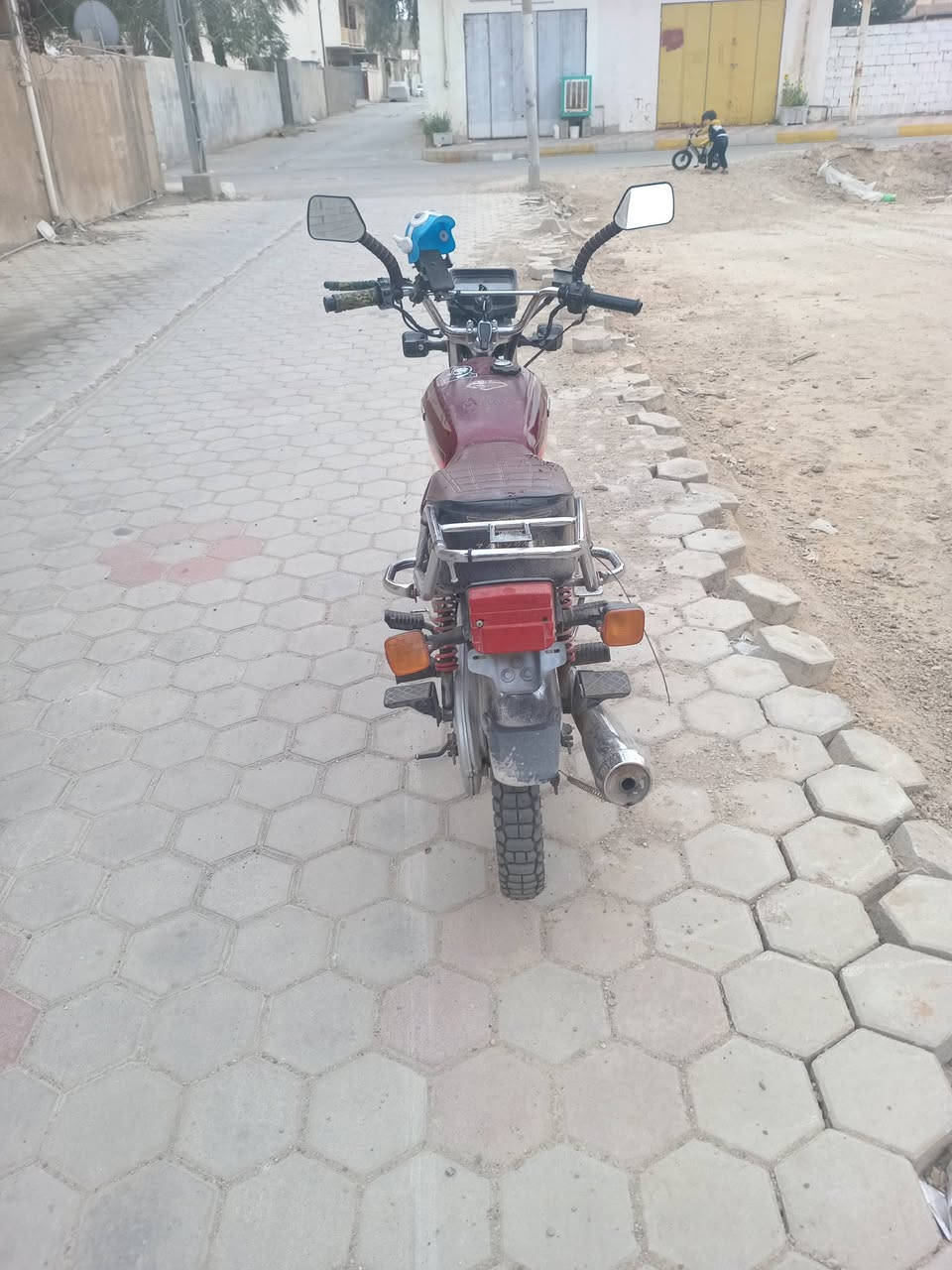 السلام عليكم ماطور للبيع موديل 21 رمادي شارع 20 سعر 550  ***********
