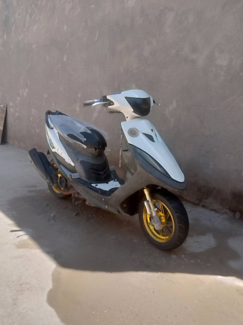 سلام عليكم للبيع ماكس عدله محرك شرط معدلك 120ناعمه نص نكره سلف هندر كهربائيه كله شغاله زنون شايره كله شغل كفرات للاصليه ونضيف حيل دراجه تايرات ويل رياضي الاصليه سعرها 500 مكان امجد جسر معلق ***********وخاص
