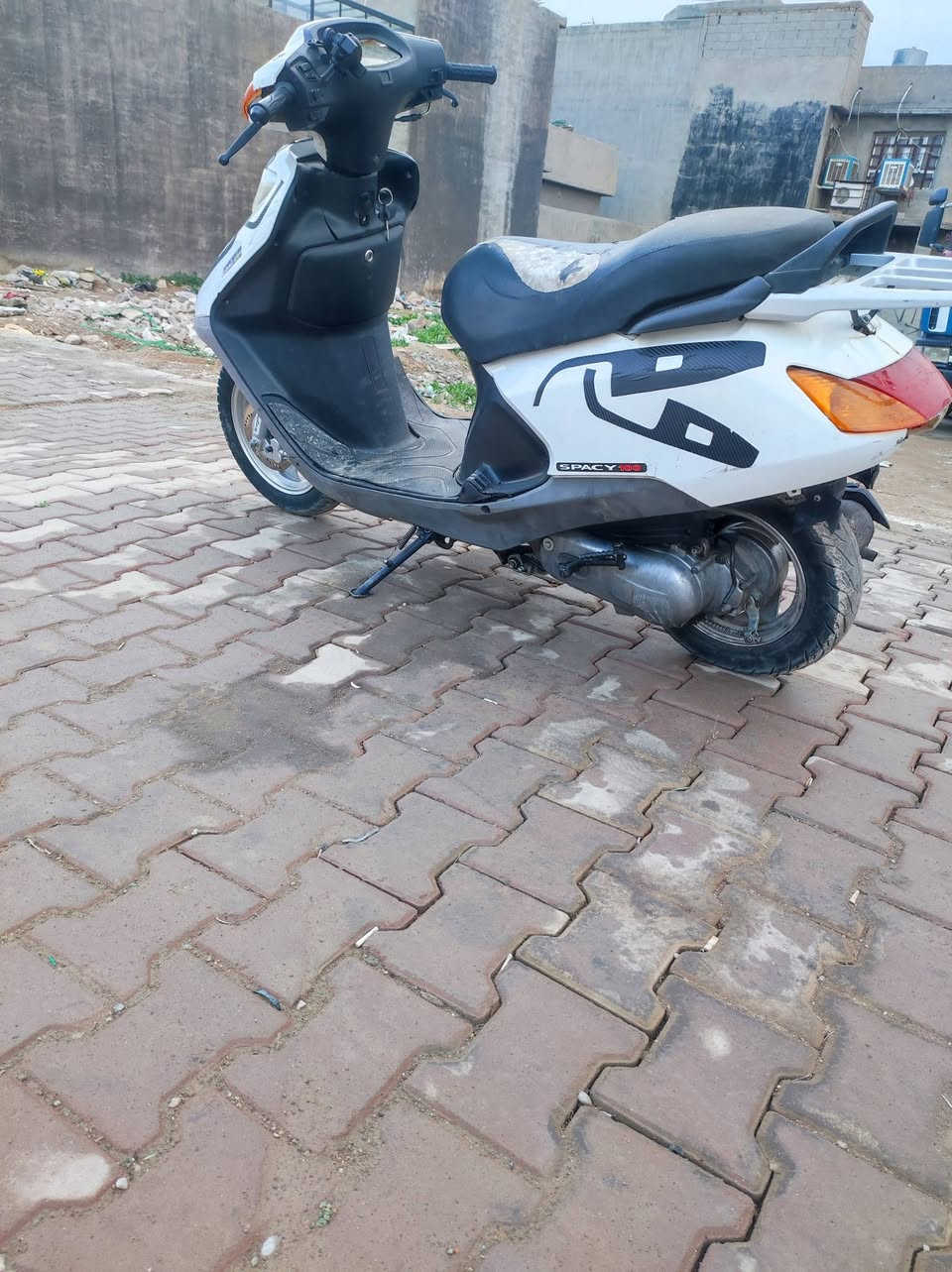 #اقرا_المنشور_زين👇🏼
يا الله سلام عليكم 
1_داجة #سبيسي ياباني محرك مفتوح  شغال شرط مكفول بل شرط نكر سلف كهربائيات كاملة نقص فقط شغلات بسيطة سعر ٢٥٠ الف عزيزي اذا مو لا تاخذ من وقتي ولا اخذ من وقتك


**إذا كنت صاحب هذا الإعلان وتريد حذفه لأي سبب، رجاءا أرسل رسالة إلى الدعم الفني**