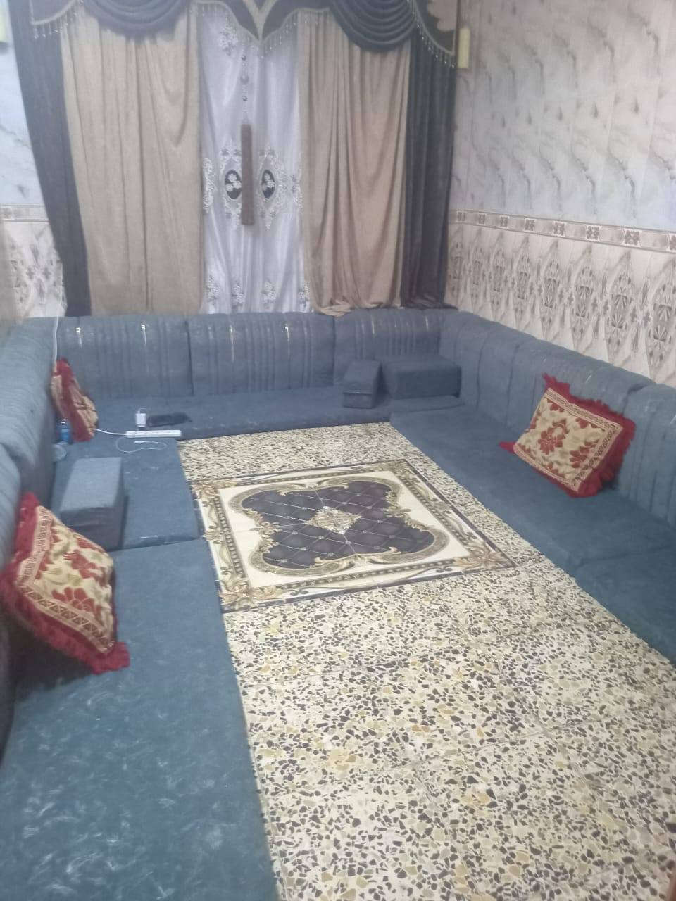 يعلن مكتب كرار اليساري عن وجود بيت للبيع مساحه ١٠٠متر في ناحيه الحر حي سومر (البستنه) مقابل شركة اليساري الواقع حال ١٣٠متر السعر ٨٠ مليون قابل للتفاوض للإستفسار على الهاتف *********** علما ان الفرع ٨ أمتار والبيت بناء حديث
