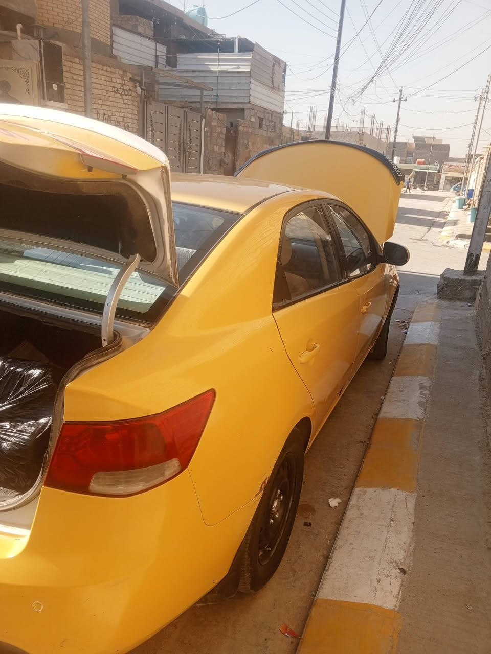 فورتي كير عادي اجره محرك 1600دوش خليجي مابيه اي حادث مكفوله فقط بس الحداديه تعبانه السعر 68للاستفسار *********** رقم انبار انكليزي
