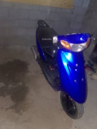 عندي دراجة عصفوريه فحل نضيفه للبيع لسعر 350بيها مجال رقم واتساب 079047...