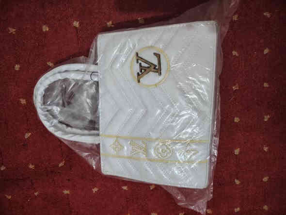 السلام عليكم
شلعة محل جنط نسائية 28 قطعة 6 انواع
جميع الجنط بعدهاً بلجيس مثل ما موضح بلصور
السعر 42 الف للشعلة كاملة
للتواصل *********** مكاني بغداد البلديات
