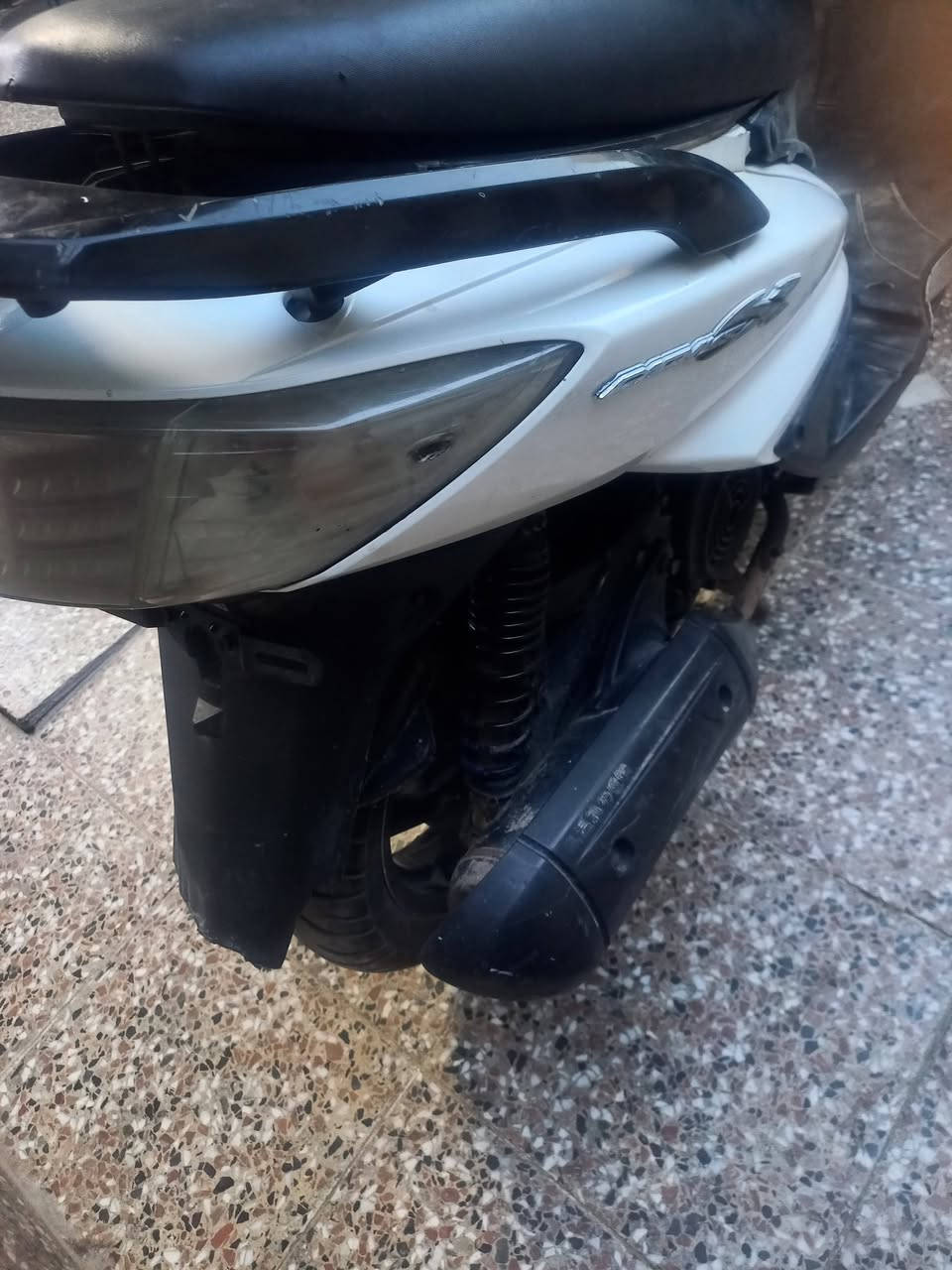 سكنس فحل شغاله ابيعه كوم حديد ٣٠٠مكاني الشعب ***********
