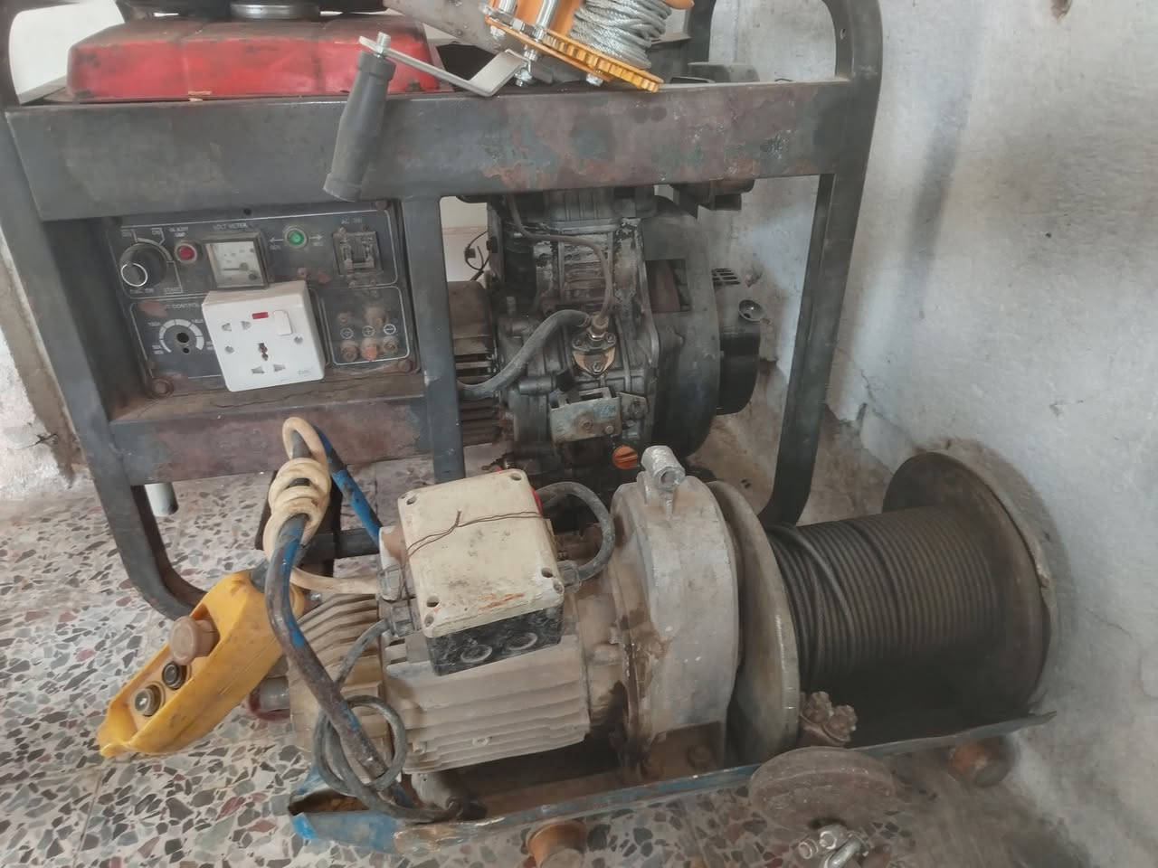 سلام عليكم اعيد نشر ونج ايطالي ١٧ متر ٣ طوابق صعد كامل مع سكلة اضافية ومولد كاما كاز شرط الشغل الشراي يتصل ***********
