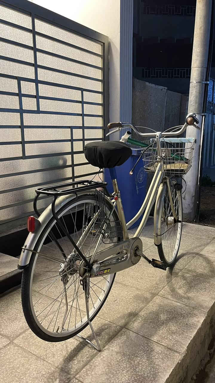 السلام عليكم للبيع بايسكل بناتي مال بالة اخو الجديد جاهز من كلشي تايرات جدد وبريكات شغالة وسلة ولايت بي 
٨٥ وبي مجال مكاني الاعلام سوق اميمه ***********
