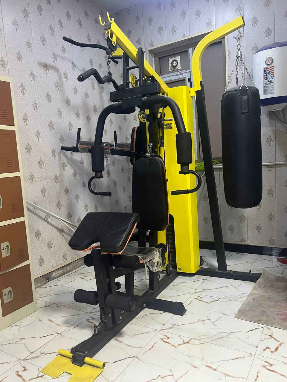 ملتي جم ثلاثي لجميع تمارين الجسم بي تمارين ظهر وتمارين ايد كيل وتراي وتمارين بطن وارجل واكتاف جميع تمارين الجسم يتكون من سحب بكرة امامي وخلفي وسحب ارضي وسحب حبل من الوسط وفراشة ودفع ماكنة للامام وسحب دفات للظهر وتمارين سيقان وكيل لاري وعقلة ورفع ساق وبرليك ويحتوي على جيي ملاكمة لتمارين اللكم السعر 750 سعر وبي مجال عنوان بغداد المدائن للشراي مراسلة الصفحة او الاتصال على الرقم ***********
