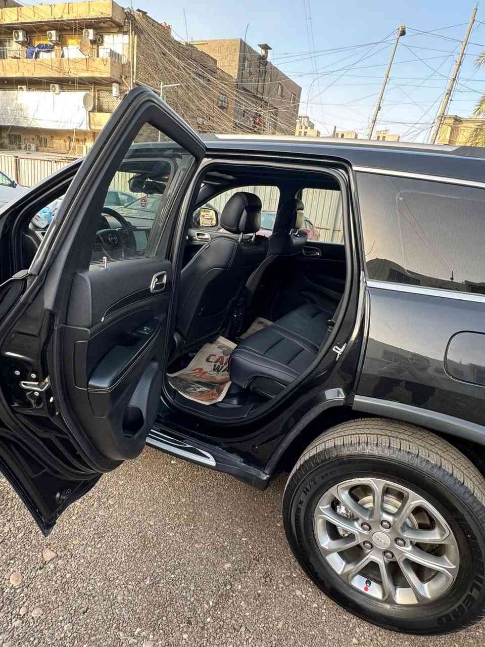 السلام عليكم للبيع جيب موديل 2014 ماشيه250 كيلو سياره كلين فقط اربع اصابع بارد سياره فول 1على 1 لاتصال 0773 955 0092
