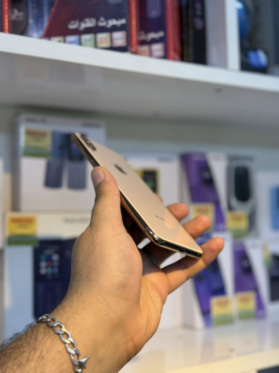 ‏سلام عليكم ‏iPhone X max الذاكرة 256 جهاز مكفول من التصليح والصيانة البطارية مالته 77 بلادي العنوان باب الحلة حي الإمام مقابل شارع الكبينات الرقم ***********
