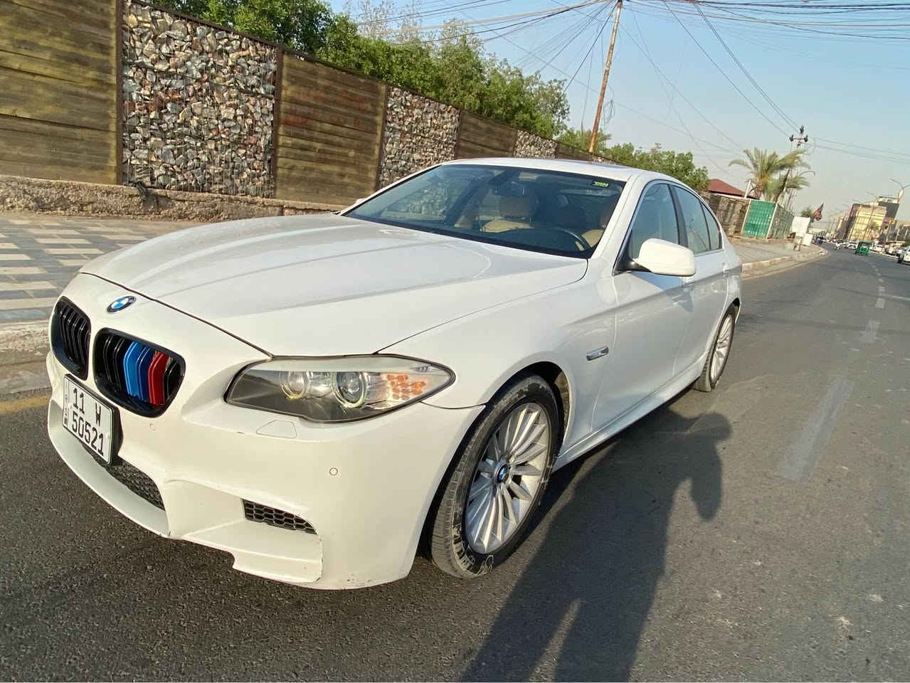 🚘 BMW F10 535i 2011

🔹 المحرك: N55 3000cc TwinPower Turbo

🔹 القوة: 306 حصان

🔹 ناقل حركة أوتوماتيك ZF 8 سرعات مع تيبترونيك

🔹 دفع خلفي (RWD)

⚙️ أنظمة القيادة:

✔ ECO PRO (اقتصادي)

✔ COMFORT (مريح)

✔ SPORT (رياضي)

✔ SPORT+ (رياضي متقدم)

❄️ التجهيزات الداخلية:

✔ تبريد وتدفئة للمقاعد الأمامية

✔ مقاعد جلد كهربائية مع ميموري

✔ تحكم كهربائي بالمقود

✔ شاشة iDrive كبيرة

✔ نظام ملاحة GPS

✔ بلوتوث ومداخل AUX / USB

✔ شاشة معلومات متعددة الوظائف

✔ مكيف أوتوماتيك ثنائي المناطق

✔ فتحات تكييف خلفية

✔ ستارة خلفية كهربائية

✔ إنارة داخلية محيطية Ambient Light

✔ فتحة سقف كهربائية

🎵 الأنظمة:

✔ نظام صوتي Hi-Fi

✔ أوامر صوتية

✔ مثبت سرعة Cruise Control

✔ حساسات مطر وإنارة

✔ حساسات أمامية وخلفية

✔ كاميرا خلفية

✔ بصمة تشغيل Start/Stop

✔ Auto Hold

✔ فرامل إلكترونية

🛡️ أنظمة الأمان:

✔ ABS

✔ DSC مانع الانزلاق

✔ DTC

✔ وسائد هوائية متعددة

✔ نظام الثبات الإلكتروني

✔ نظام مراقبة ضغط الإطارات

💡 المواصفات الخارجية:

✔ أضوية زينون مع عدسات

✔ LED نهارية

✔ مرايا كهربائية قابلة للطي

✔ جنوط رياضية

✔ حساسات ركن أمامية وخلفية

   m5 عليها كت 

الجاملغ مصبوغ 

ول بنيد مبدل نفس الون 

السعر 150 وبيها مجال مراوس هم اراوس

مكاني بغداد البلديات 

للاستفسار اكثر *********** بغداد, العراق
