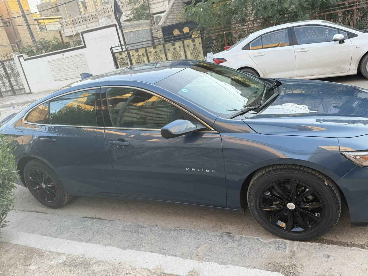 السلام عليكم 
ماليبو موديل 2024 فئة LT
رقم بغداد قبل يومين نشد  
موصفاته معروفه LT 
محرك 1500 تيربو
بصمة تشغيل وابواب وصندوق
(تشغيل عن بعد كاميرا خلفية دوارة) (رادار امامي )
(رادار تنبيه خروج من المسار )
(رادار خلفي وحساسات)
(نظام auto stop)
(تبريد قطعتين (امامي وخلفي)
(التبريد الامامي منفصل(مناخي)
(شاشة كبيرة(ايباد)
(نظام كار بلي)
(داتا شو)
(ويل 17)
(كرسي السائق كهرباء)
(تدفئة بالكشنات)
(قيادة ذاتية)
السع140بيه مجال بصيط
مكان بغداد زعفرانيه

بيع او تراوس ***********
