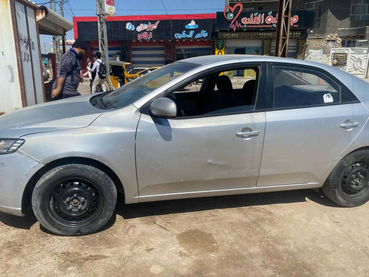 السلام عليكم سيارتوا 2013 خليجي بيها ضربات بسيطة  بأسمي رقم إنكليزي جديد السعر خاص
العنوان ناصريه 
الاتصال على الرقم ***********
