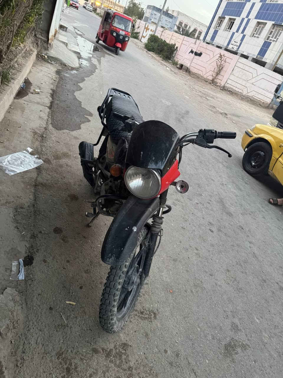 السلام عليكم دراجه بوكسر مديل 2021 دراجه اوراقهه ضايعه أكفلك سرقه بس غير متواجد بل فيس ‭0776 574 5686‬
