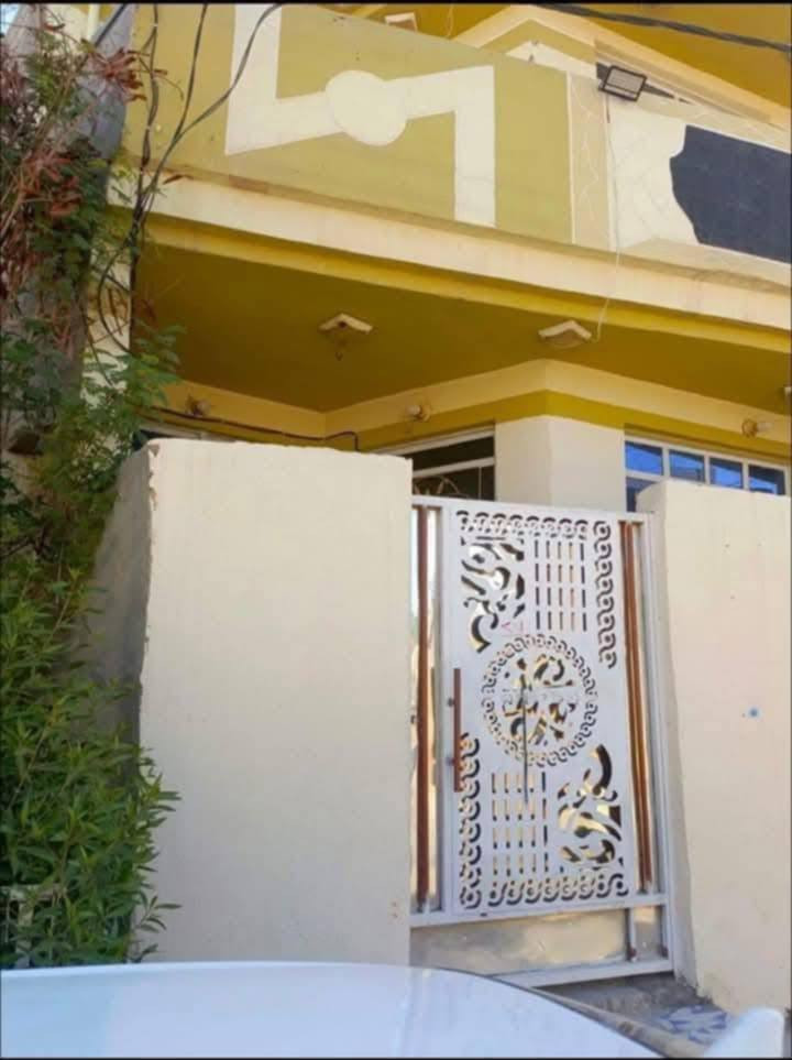 دار المساحة ٩٥ متر بناء حديث خلف البانزين خانة بسعر ٤٥ مليون للاستفسار الاتصال على الرقم *********** او مراجعة مكتب الديار شارع العلوة
