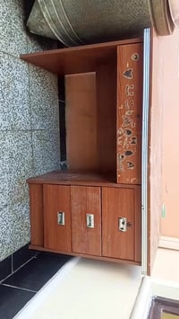 ميز مكتبه مستعجل على بيعته السعر 80وبيه مجال بكاني بغداد 07742545505