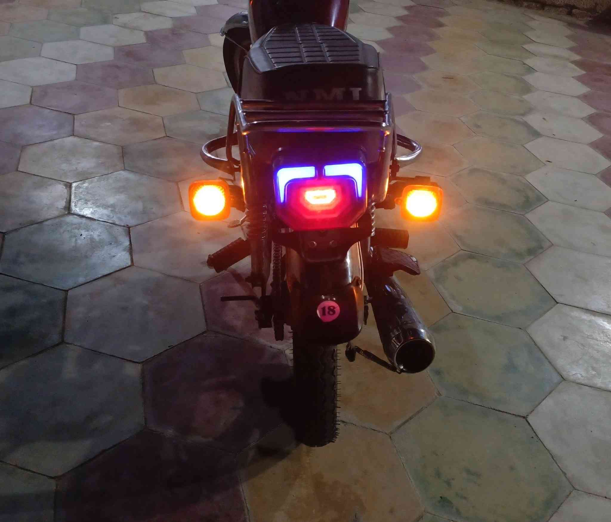 دراجه للبيع سيفان موديل 
21 اوراق اصولي ٥كير سلف 
السعر 550 /
ت ***********
